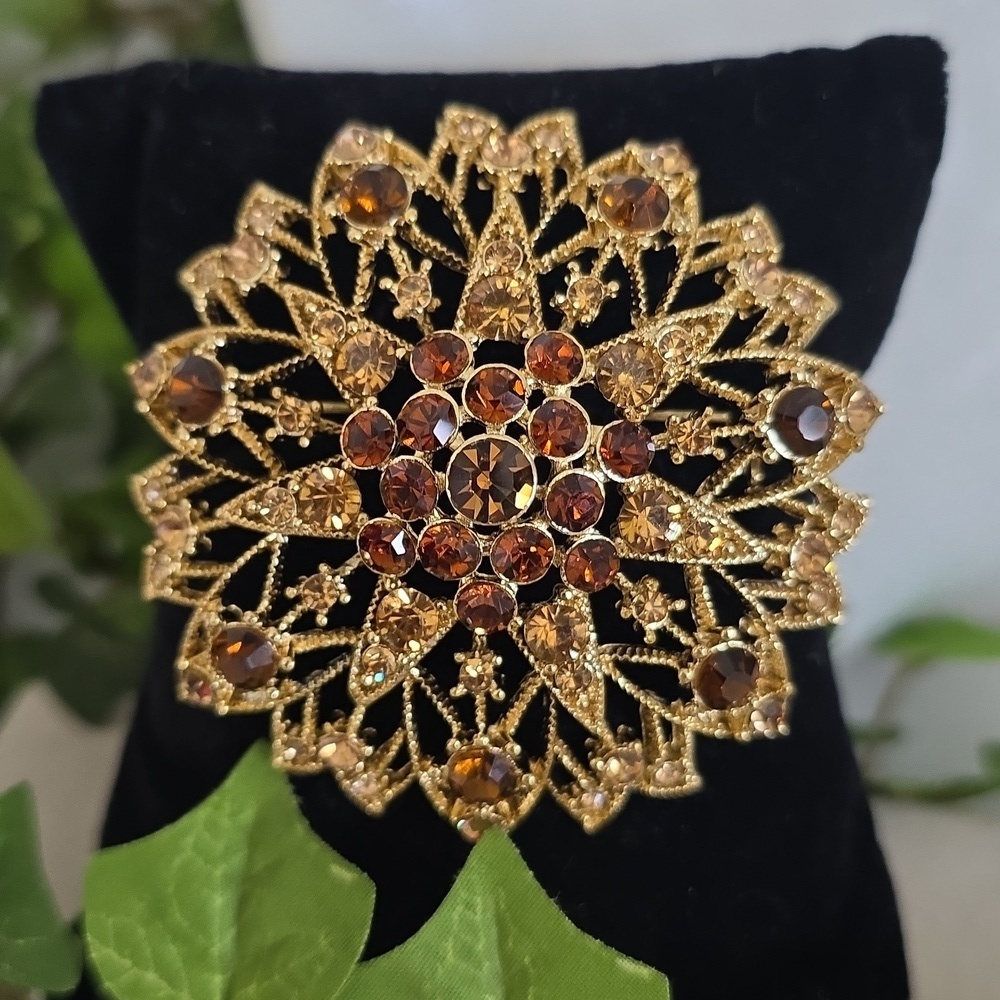 Vintage Gold Filigree Starburst Dome Brooch Pin with Topaz Color Rhimestones